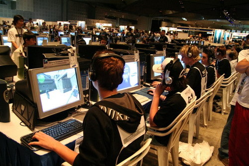 通过其灵活 通过其灵活