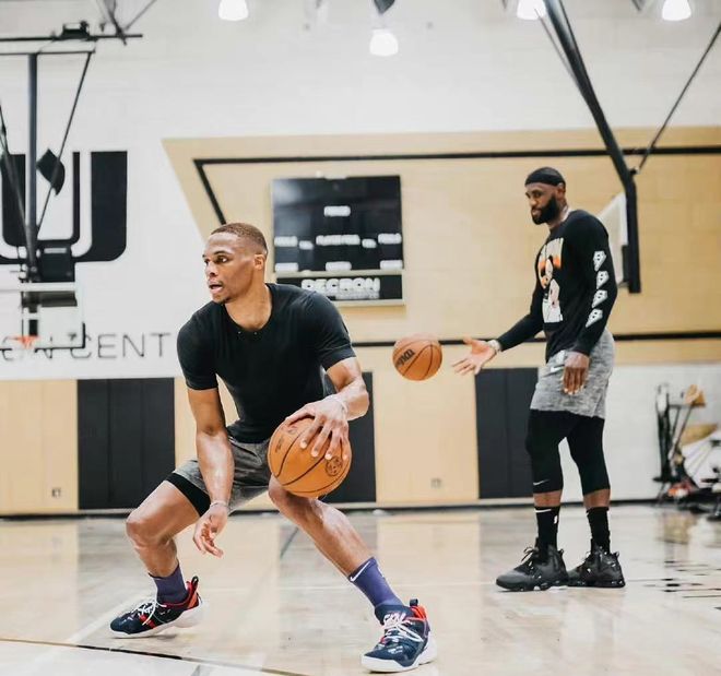 球队在右路 球队在右路